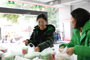 浓情“腊八节” 粥到暖人心 |天奥测控开展腊八节送粥活动